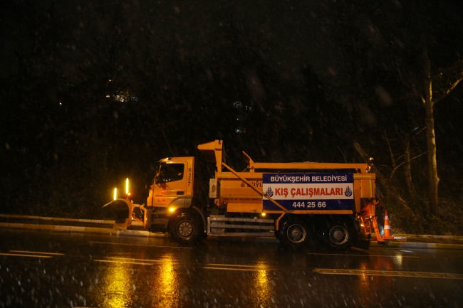 İstanbul'da kar etkisini artırıyor